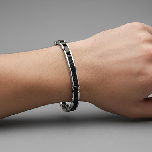 Bracciale Uomo in Acciaio Targhetta Nera e Zirconi Neri - 4US