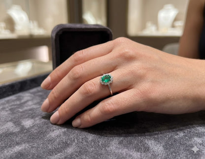 Anello Solitario in Oro Bianco 18kt Verde Smeraldo - LUCCIOLE