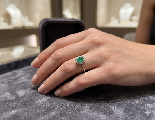 Anello Solitario in Oro Bianco 18kt Verde Smeraldo - LUCCIOLE