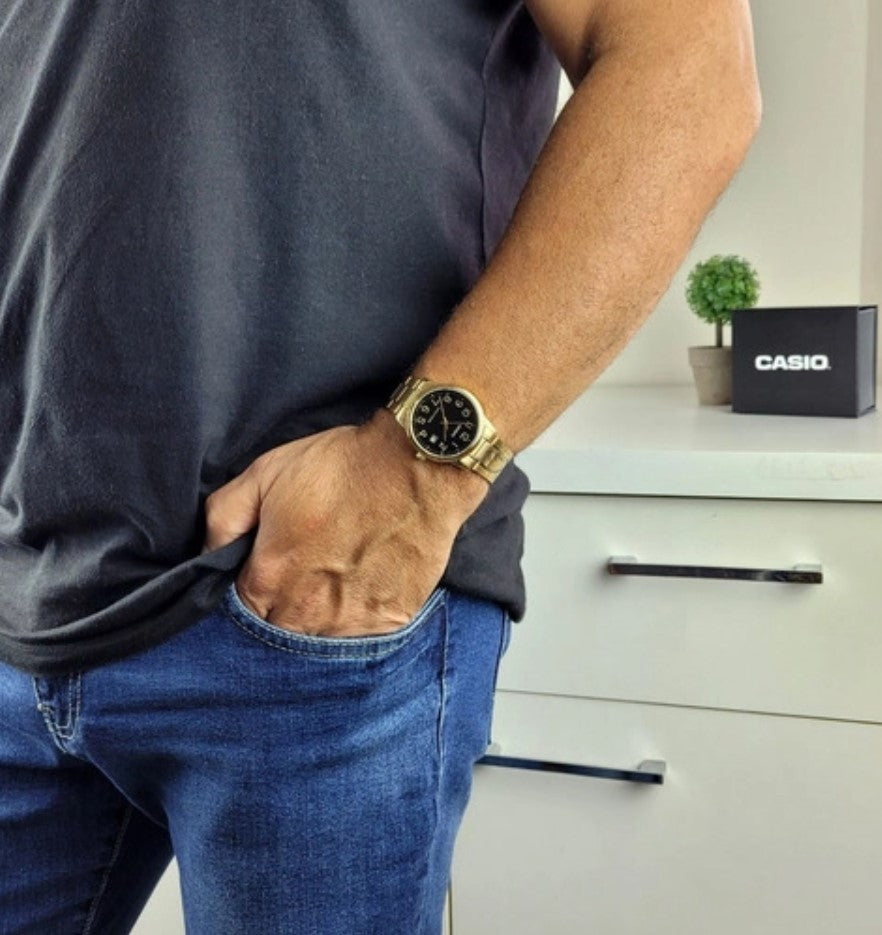 Orologio Uomo CASIO Solo Tempo in Acciaio Dorato con Quadrante Nero
