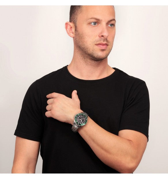 Orologio Uomo SECTOR 230 Solo Tempo in Acciaio con Quadrante Nero e Ghiera Verde
